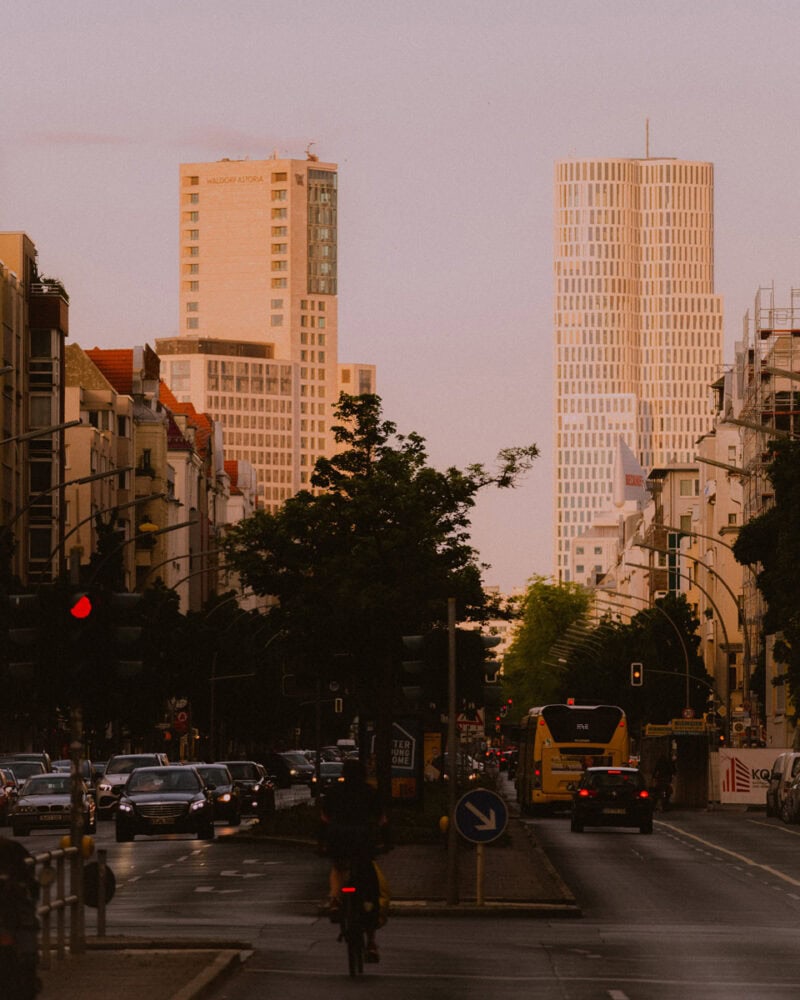 Blick Auf Waldorf Astoria Und Upper West (Kantstraße, Berlin).